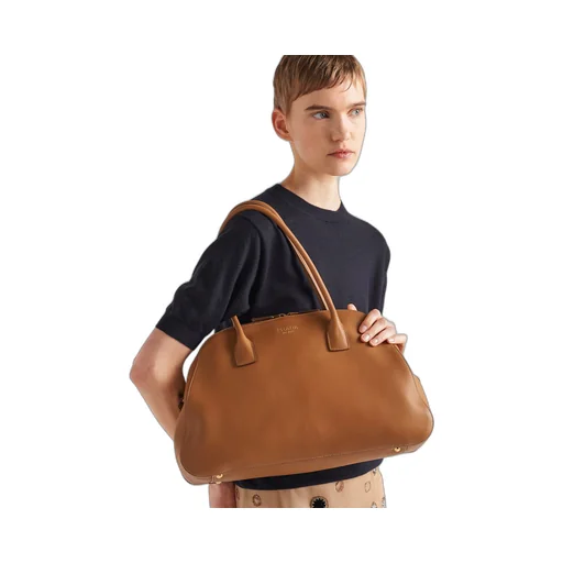 Medium leather tote bag with zipper closure