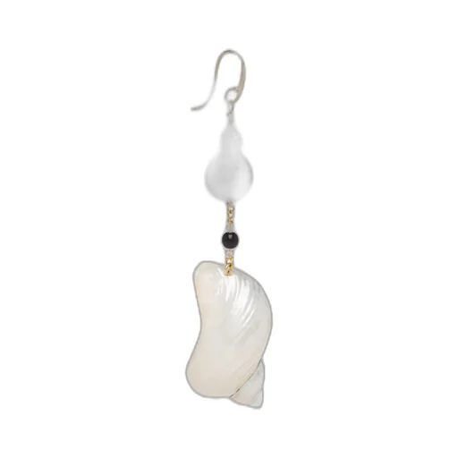 Silver earrings with shells