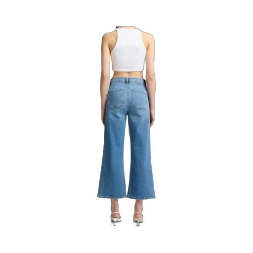 High-Waisted Jeans