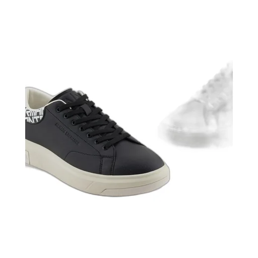 Logo Sneakers