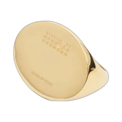 Oval-Plaque Ring