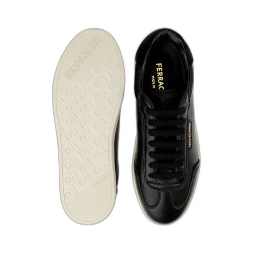 Low-Top Sneaker