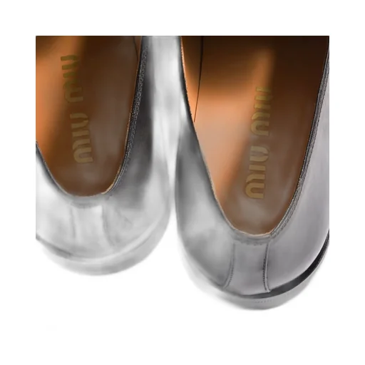 Miu Miu Logo-Embossed Mocassinis