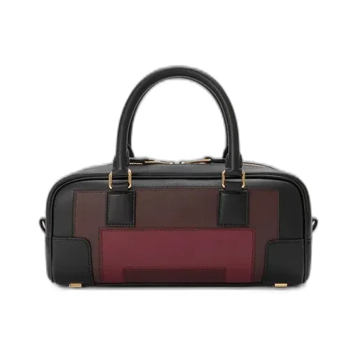 Amazona 23 Padlock-Detail Shoulder Bag