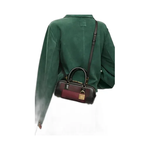 Amazona 23 Padlock-Detail Shoulder Bag