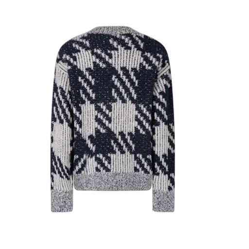 Long-Sleeved Pullover