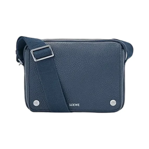 Medium Pebble Messenger Bag In Supple Grained Calfskin