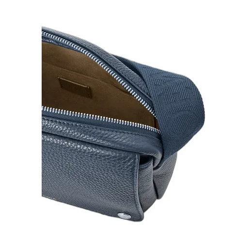 Medium Pebble Messenger Bag In Supple Grained Calfskin