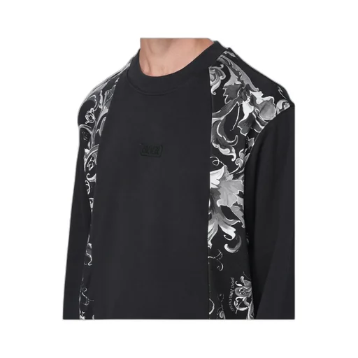 Long-Sleeved Sweatshirt