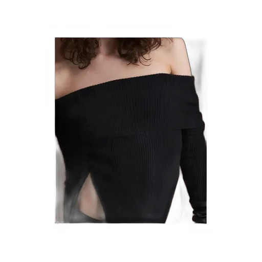 Off-Shoulder Long-Sleeved Bodysuit