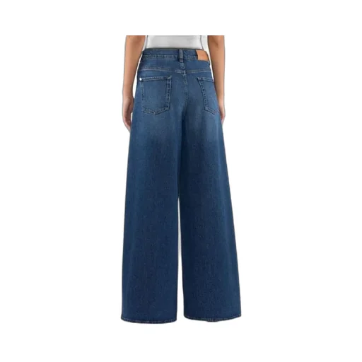 High-Waisted Jeans