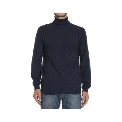 High-Necked Pullover