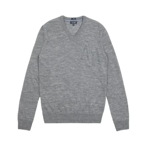 V-Neck Logo Pullover
