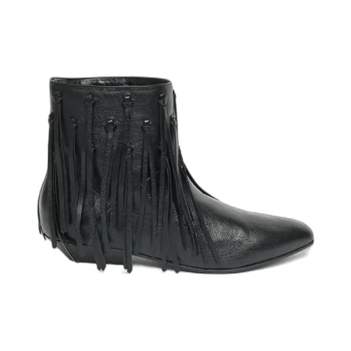 Low-Heeled Boots