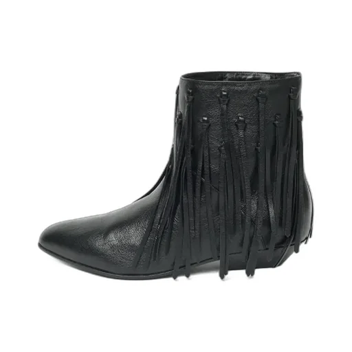 Low-Heeled Boots