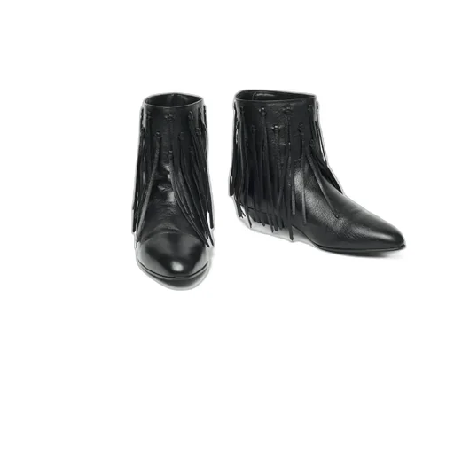 Low-Heeled Boots