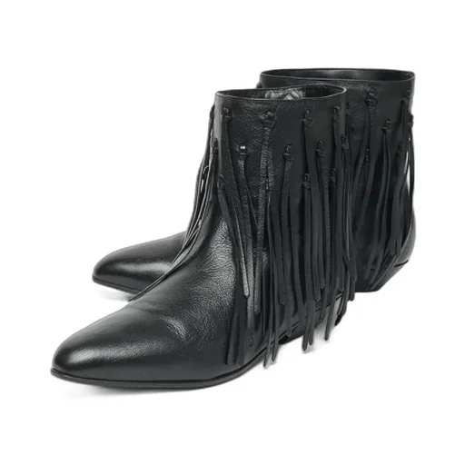 Low-Heeled Boots
