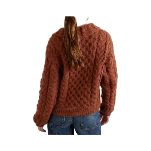 Long-Sleeved Knitwear