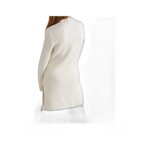 Long-Sleeved Knitwear