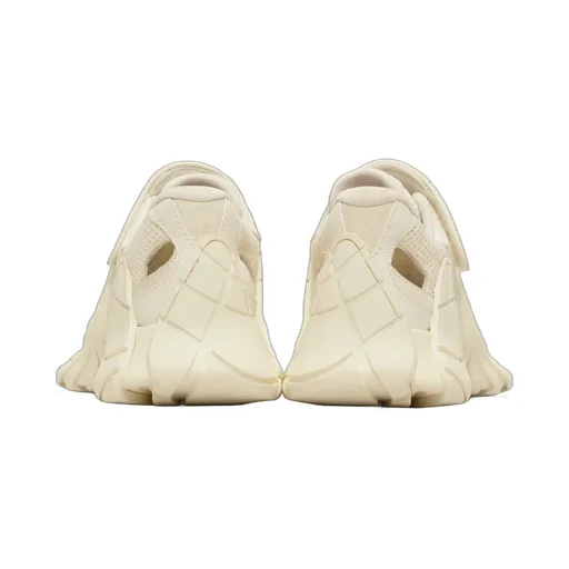 Tormenta Sneakers