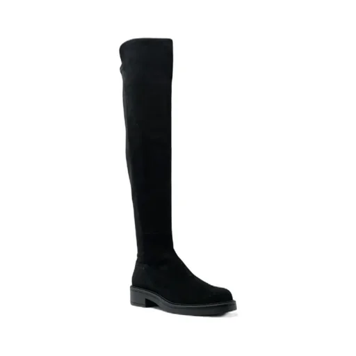 Round-Toed Boots