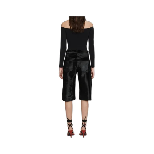 Curved Knit Long-Sleeved Top