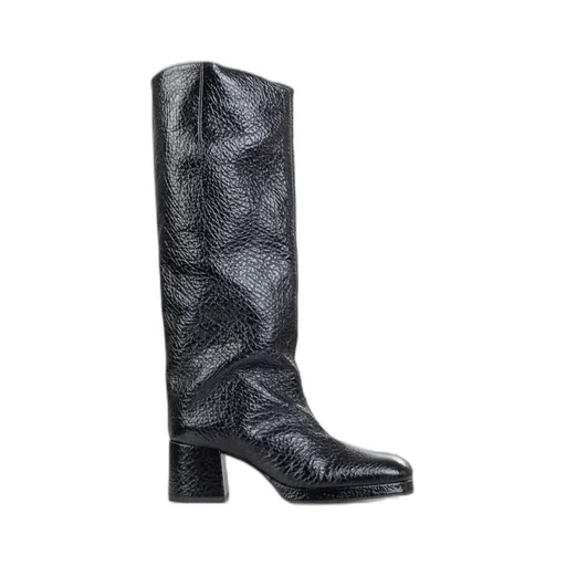 Round-Toed Boots