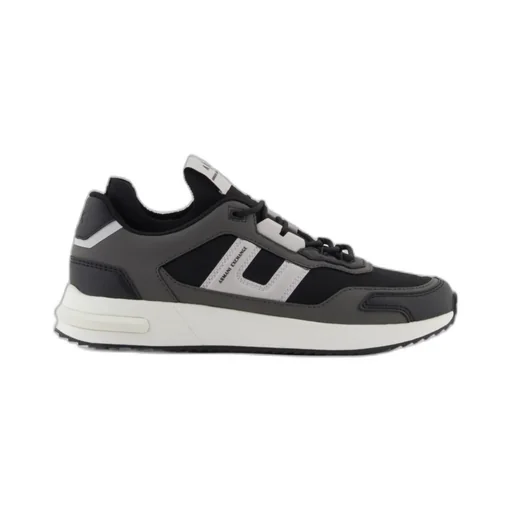 Sneakers With Contrasting Details