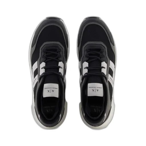 Sneakers With Contrasting Details