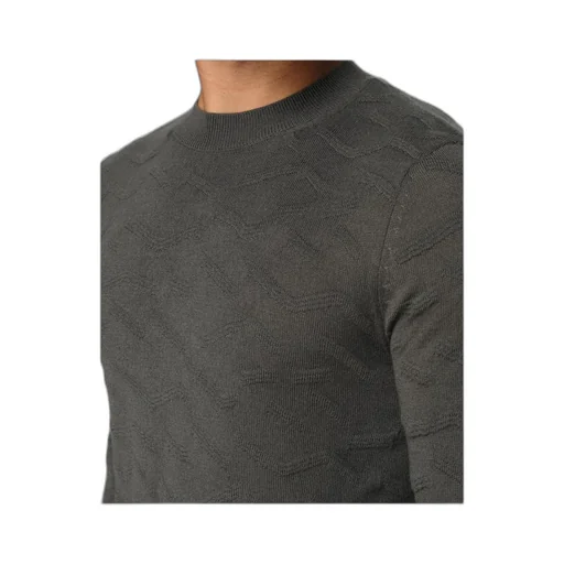 Long-Sleeved Knitted Shirt