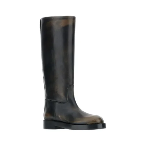 Round-Toe Boots