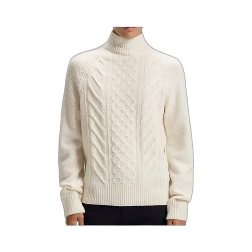 High-Necked Long-Sleeved Sweater