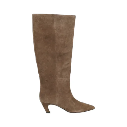 Pointed-Toe Boots