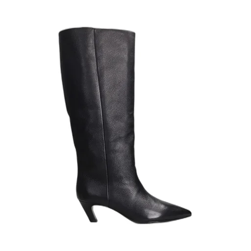 Pointed-Toe Boots