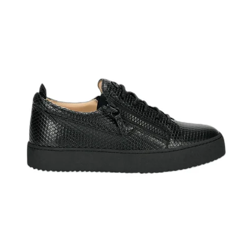 Rhomboid Laced Shoes With Low Uppers