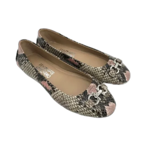 Logo Details Flat Shoes