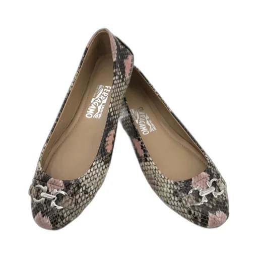 Logo Details Flat Shoes