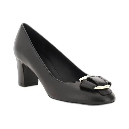 Plaque-Detail Pumps