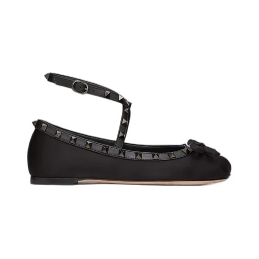 Valentino Garavani Rockstud Bow Detailed Ballerina Shoes