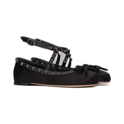 Valentino Garavani Rockstud Bow Detailed Ballerina Shoes
