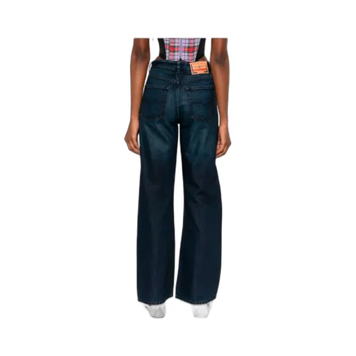 Button Jeans