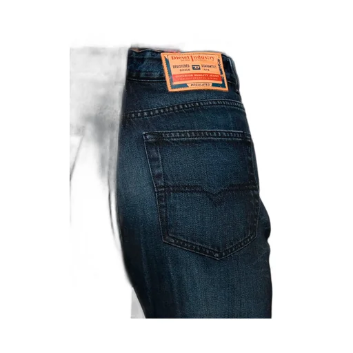 Button Jeans