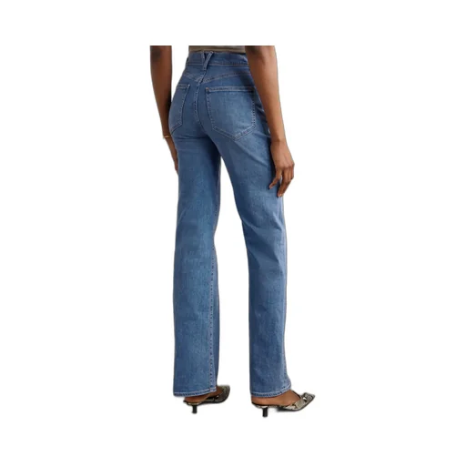 High-Waisted Jeans