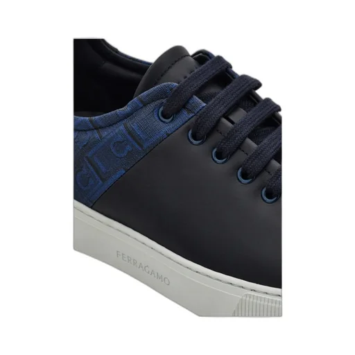 Low Cut Sneaker