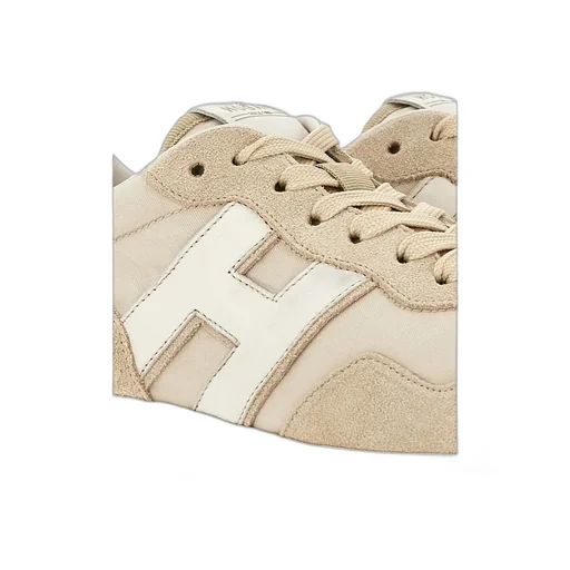 H641 Sneakers