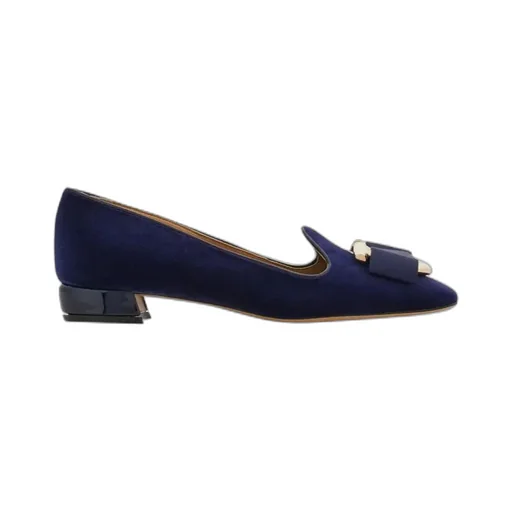Velvet Pump With Maxi Gancini Detail