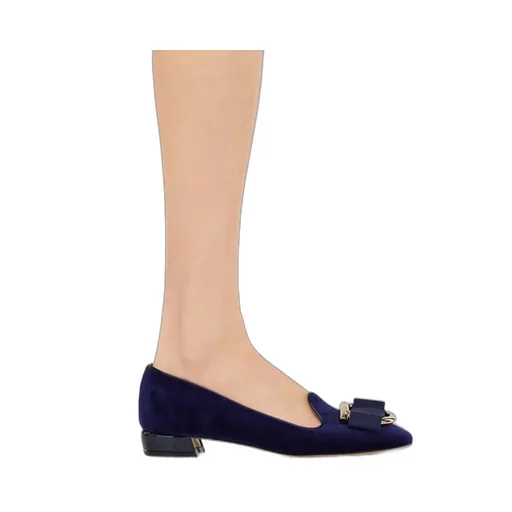 Velvet Pump With Maxi Gancini Detail