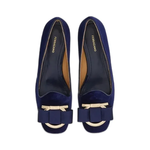Velvet Pump With Maxi Gancini Detail