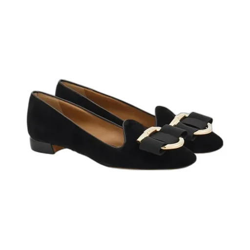 Velvet Pump With Maxi Gancini Detail