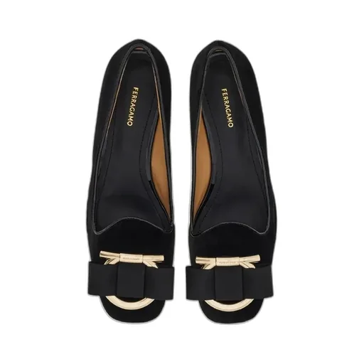 Velvet Pump With Maxi Gancini Detail